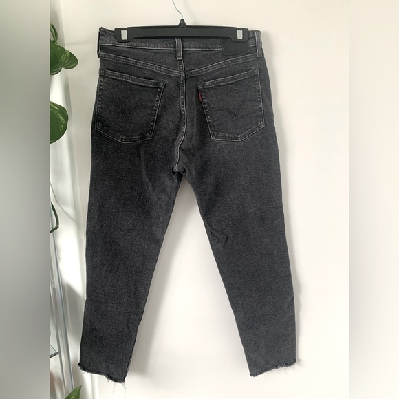 Levi’s Black Washed Jeans Button Fly/ Raw Hem
SZ: US 27 - Picture 2 of 3